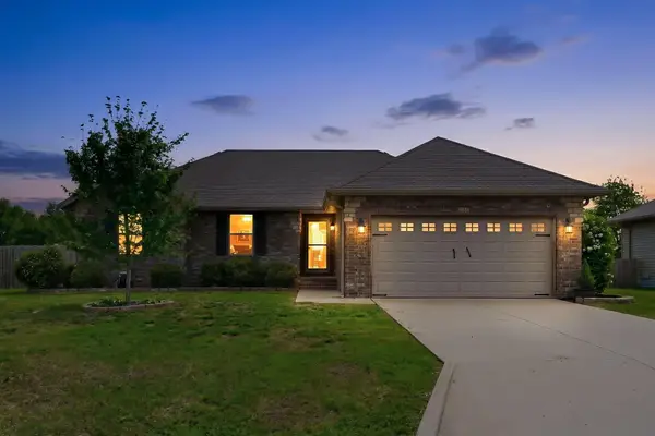 1058 S Venice Avenue, Republic, MO 65738