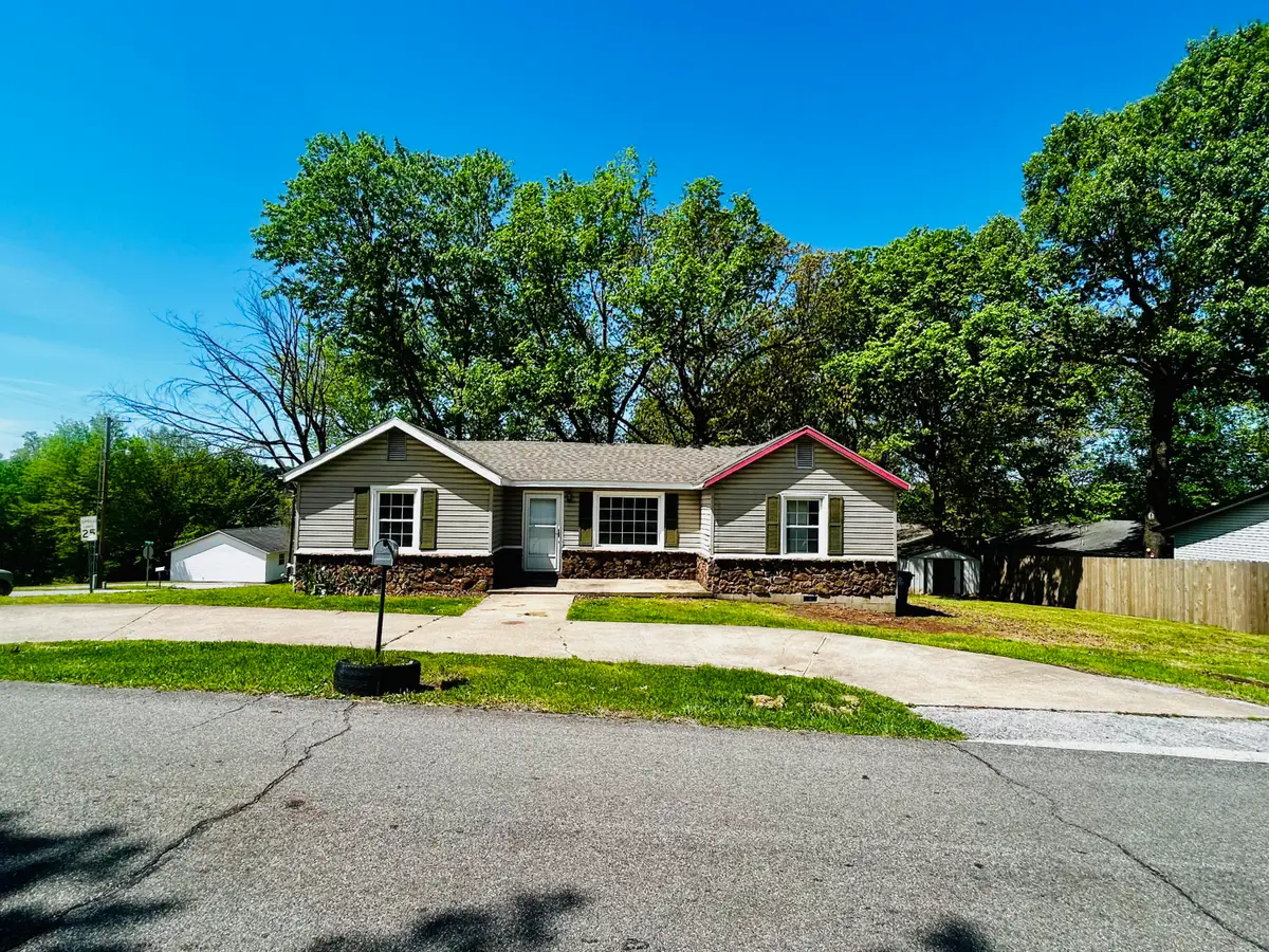 2002 Cash Street, Neosho, MO 64850 - #1