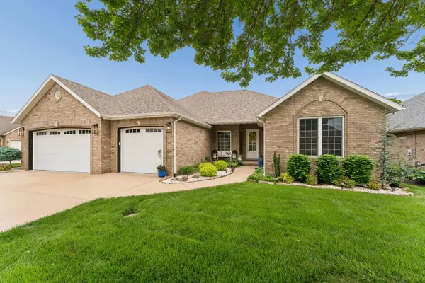 1460 Glade Avenue, Springfield, MO 65802