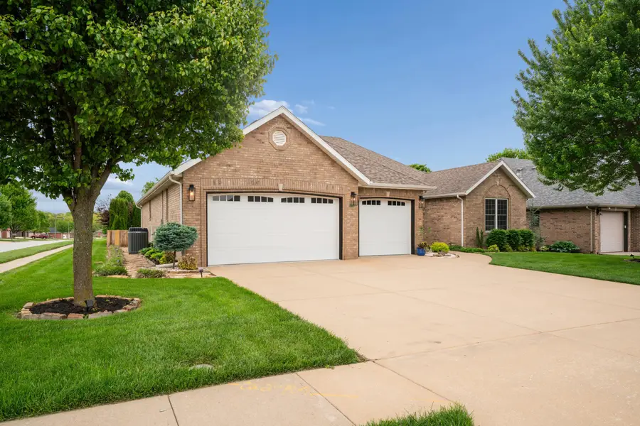 1460 Glade Avenue, Springfield, MO 65802 - #2
