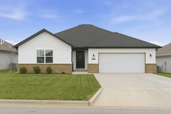883 S Parkside Circle, Nixa, MO 65714