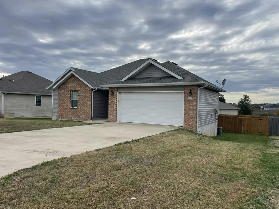 141 N Walnut Avenue, Rogersville, MO 65742 - #2