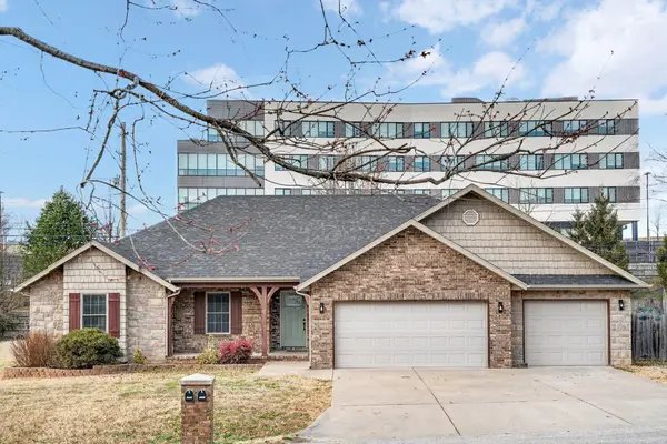 2207 E Lark Street, Springfield, MO 65804