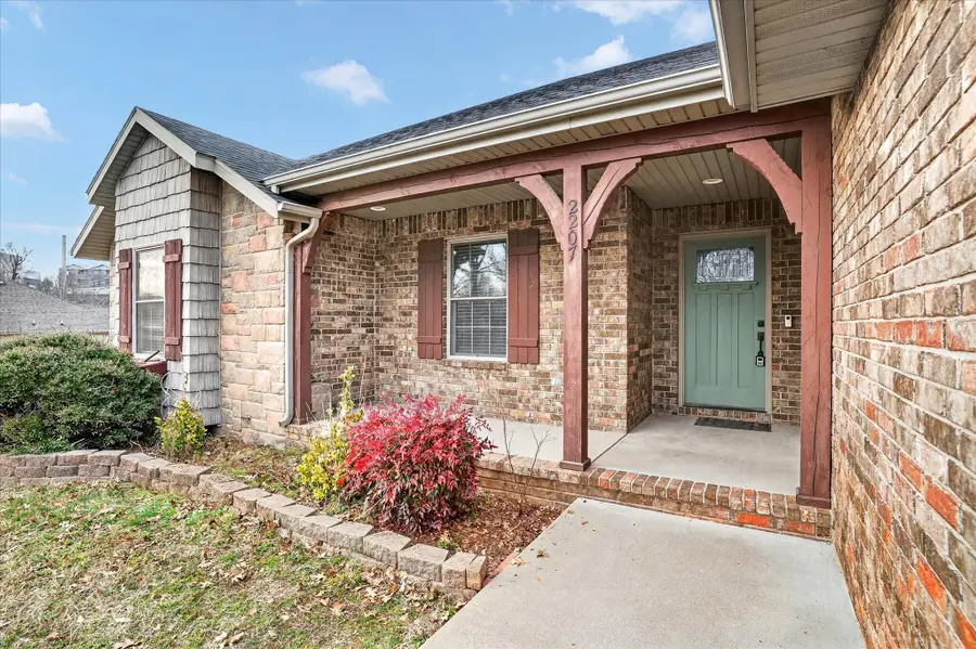 2207 E Lark Street, Springfield, MO 65804 - #3