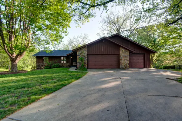 2065 E Savoy Court, Springfield, MO 65804