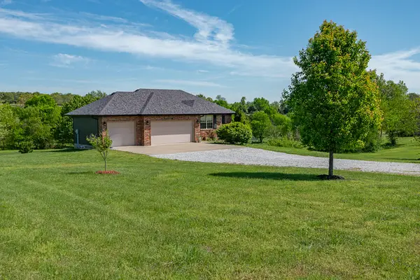 300 Fieldstone Road, Clever, MO 65631