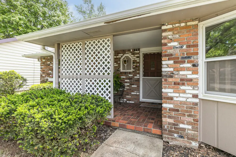 1140 E Rosebrier Street, Springfield, MO 65807 - #2