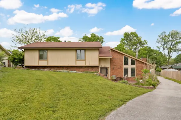2925 E Clovis Circle, Springfield, MO 65804
