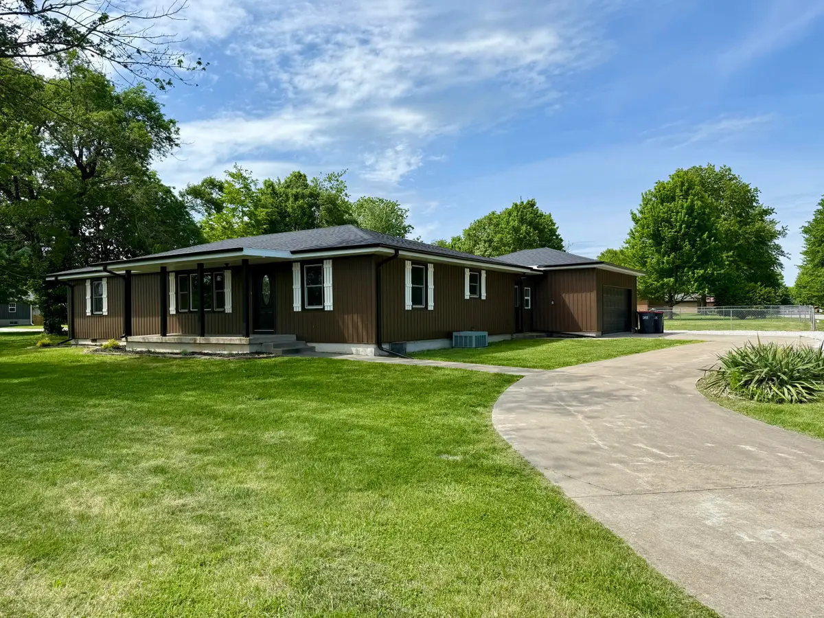 313 E Grant Street, Clever, MO 65631 - #1