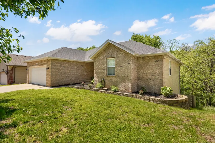 3225 S Creekside Drive S, Springfield, MO 65807 - #2