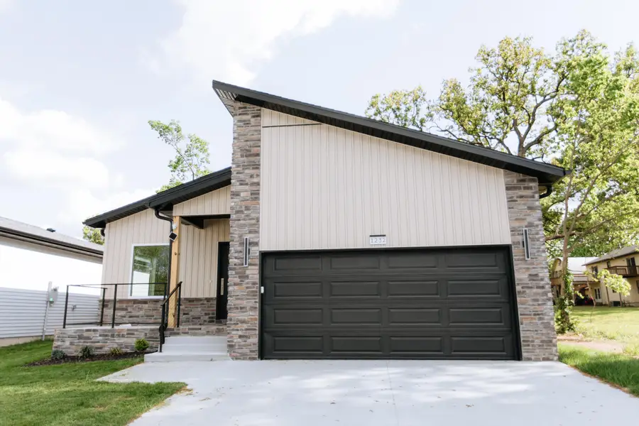 1232 E Paragon Avenue, Springfield, MO 65803 - #3