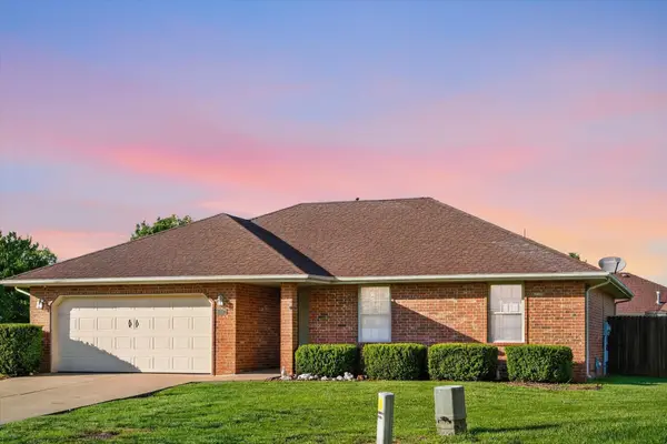 1203 E Chesapeake Drive, Ozark, MO 65721