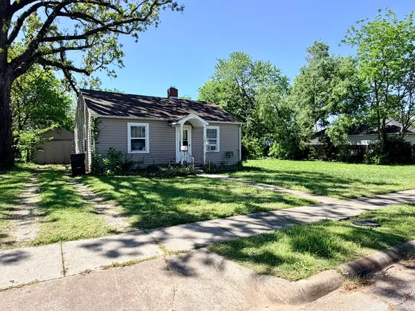 112 E Anderson Street, Aurora, MO 65605