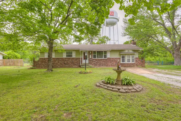 138 Red Oak Drive, Carl Junction, MO 64834