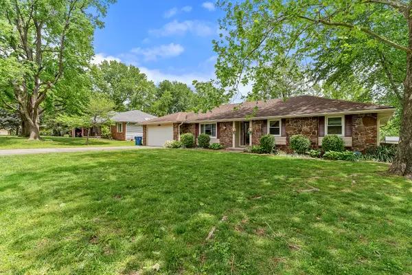 4446 S Holiday Avenue, Springfield, MO 65810