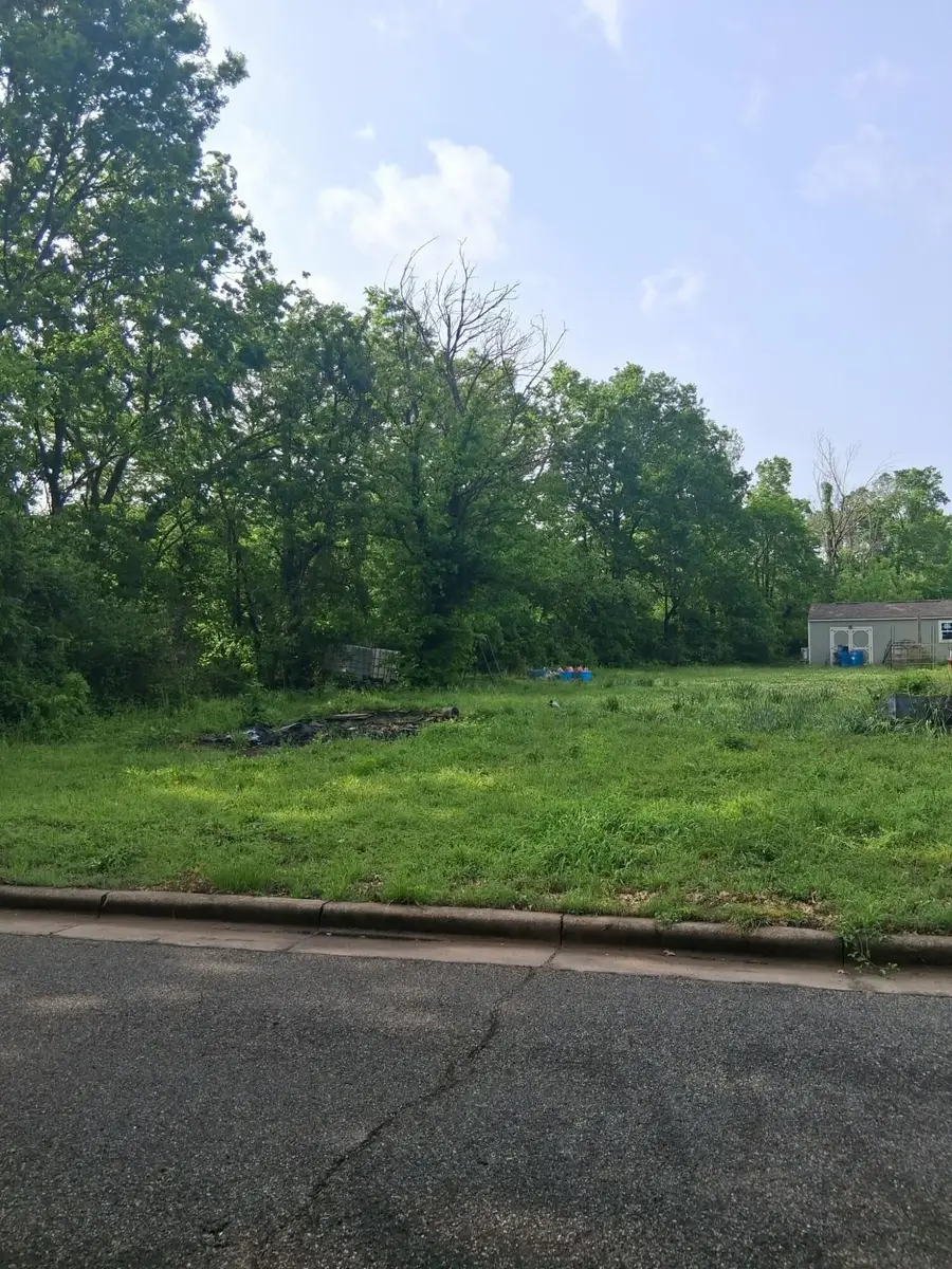 2722 E 8th Street, Joplin, MO 64801 - #2
