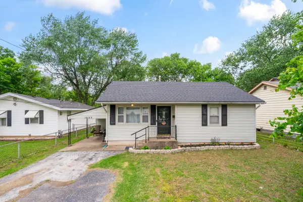 1037 N Fulbright Avenue, Springfield, MO 65802