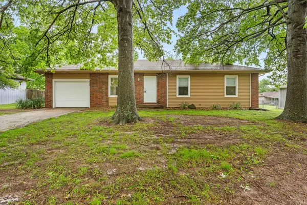 708 E Dyann Drive, Nixa, MO 65714