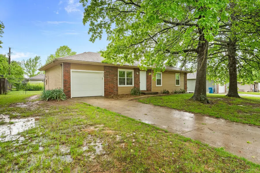 708 E Dyann Drive, Nixa, MO 65714 - #2