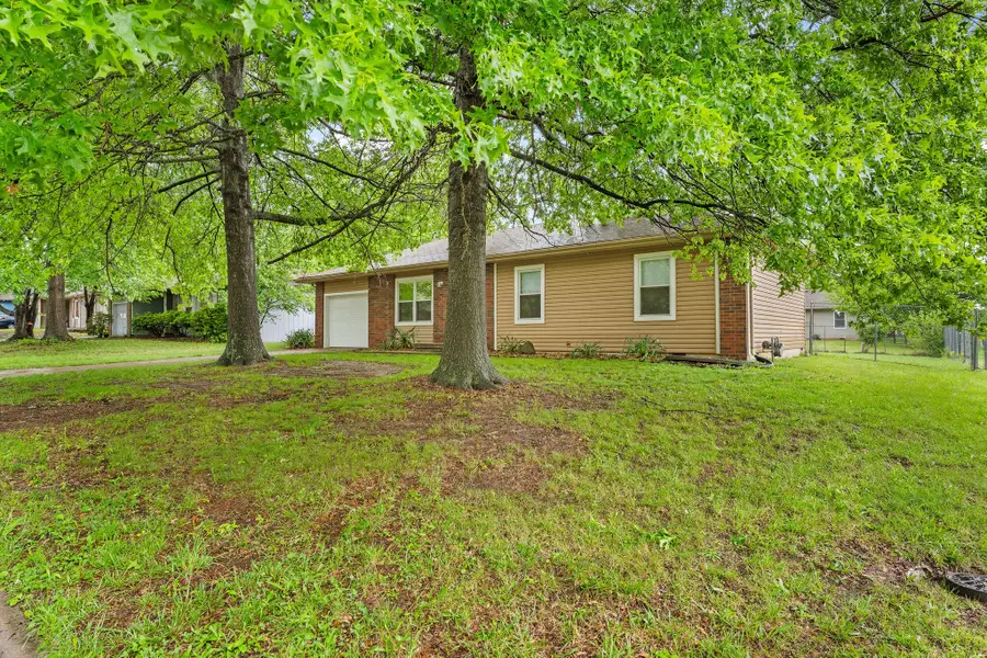 708 E Dyann Drive, Nixa, MO 65714 - #3