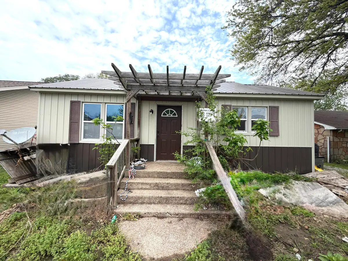 113 E Cooper Street, Tipton, MO 65081 - #1