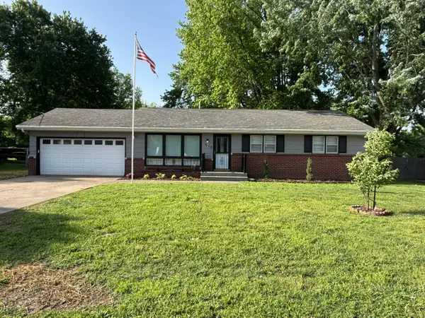 518 E Walnut Street, Aurora, MO 65605