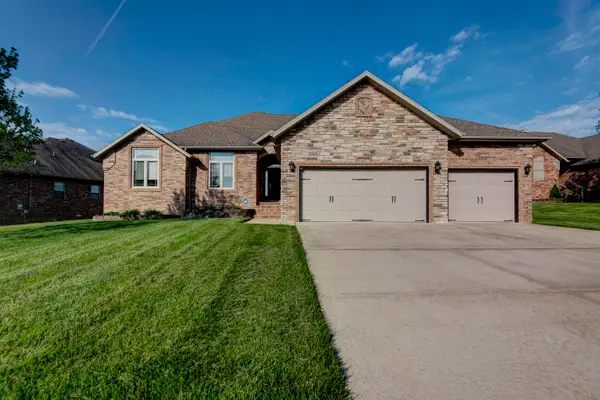 1637 N Waterstone Avenue, Springfield, MO 65802