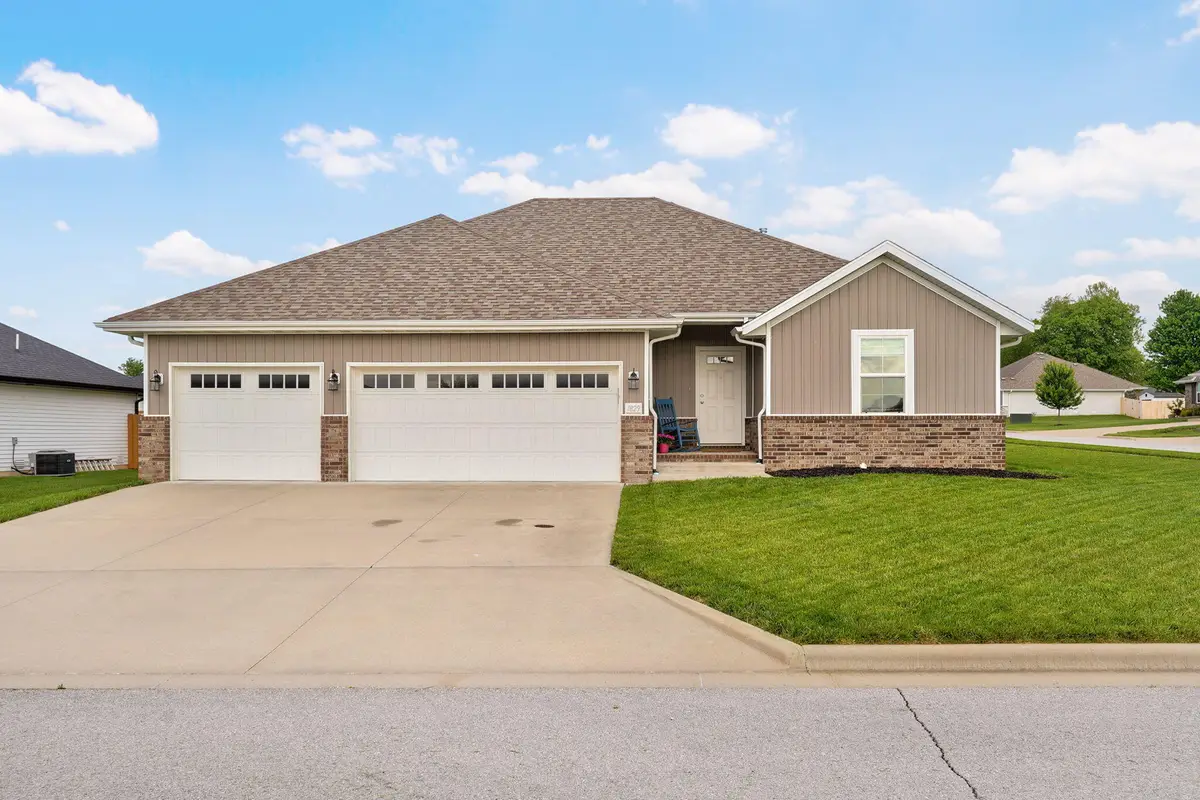 1829 S Erika Avenue, Springfield, MO 65802 - #1