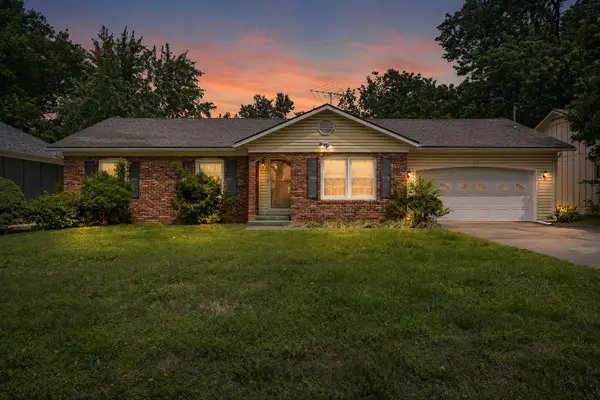 215 E Crestview Street, Springfield, MO 65807