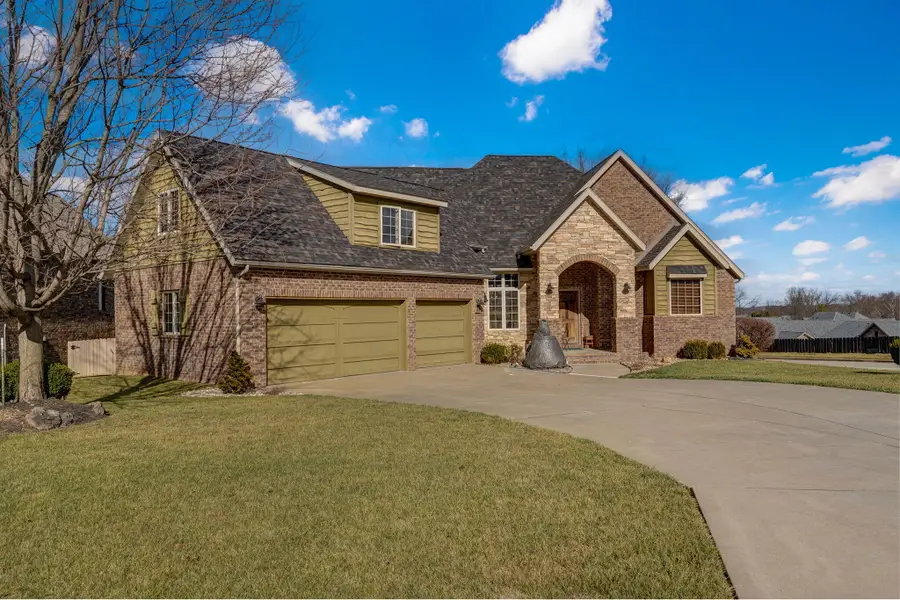 815 E Beaufort Street, Nixa, MO 65714 - #3