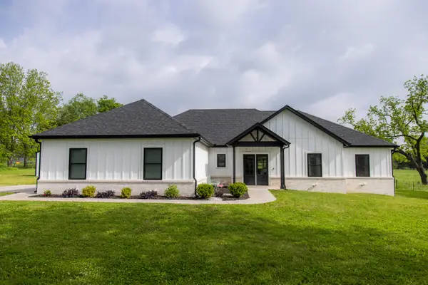 1213 W Pineville Road, Washburn, MO 65772