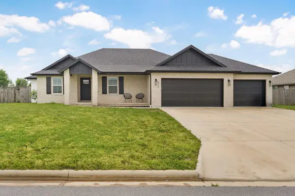 916 W Charlotte Court, Republic, MO 65738