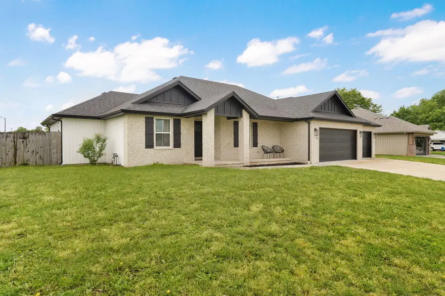 916 W Charlotte Court, Republic, MO 65738 - #2