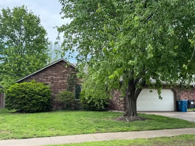 1347 E Broadmoor Street, Springfield, MO 65804 - #1
