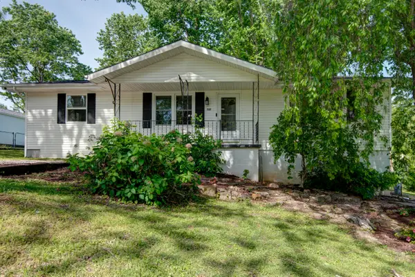 707 S 7th Avenue, Ozark, MO 65721