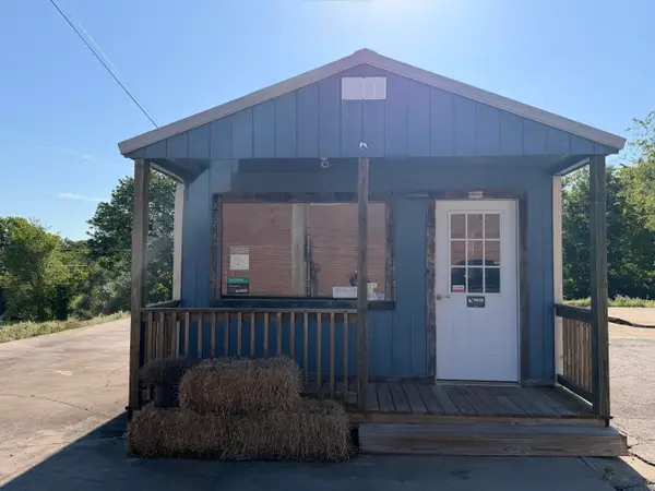 202 32 Street, Stockton, MO 65785