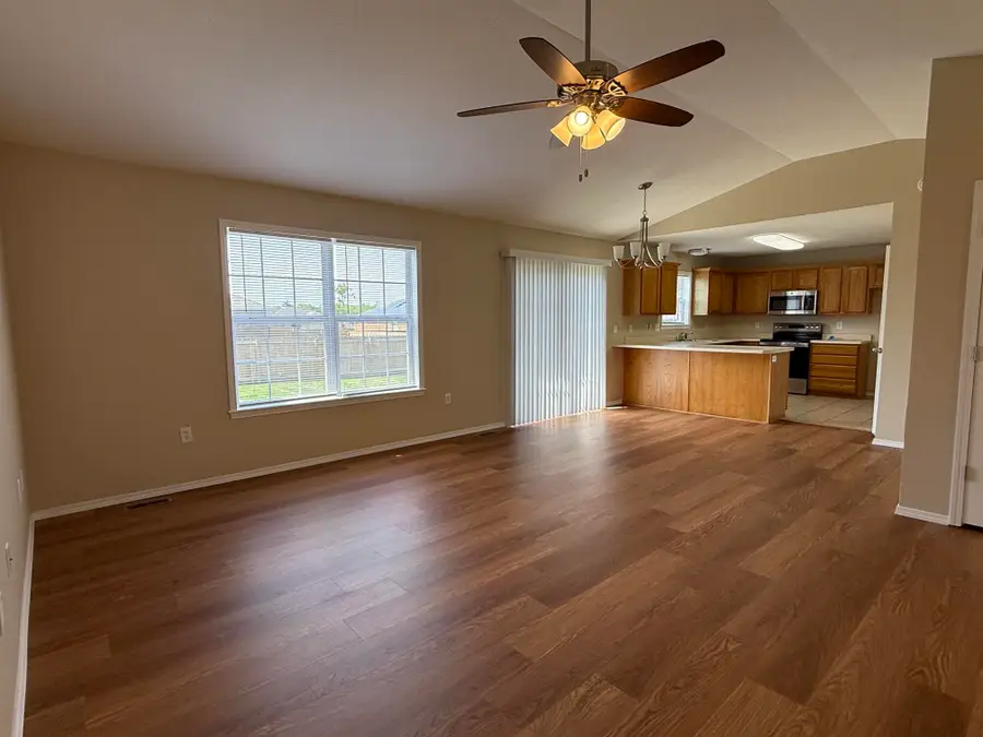 104 E Comanche Court, Strafford, MO 65757 - #2