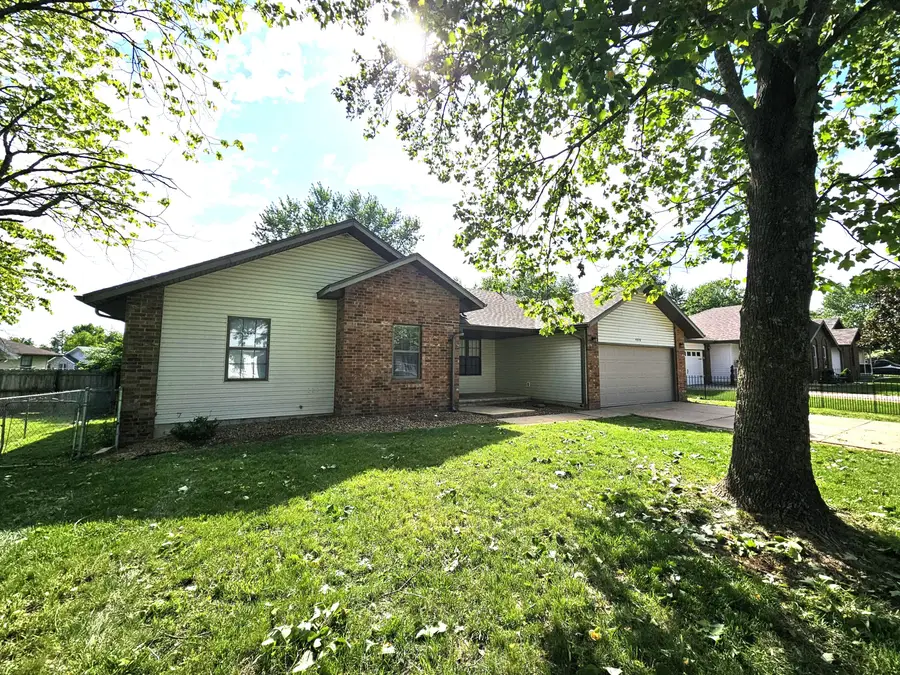 4810 W Tarkio Street, Springfield, MO 65802 - #3