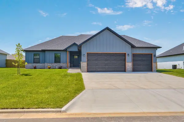 1453 N Collins Drive, Republic, MO 65738