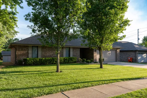 3080 W Village Terrace, Springfield, MO 65810