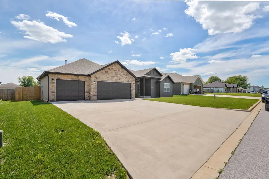 874 W Charlotte Court, Republic, MO 65738 - #3