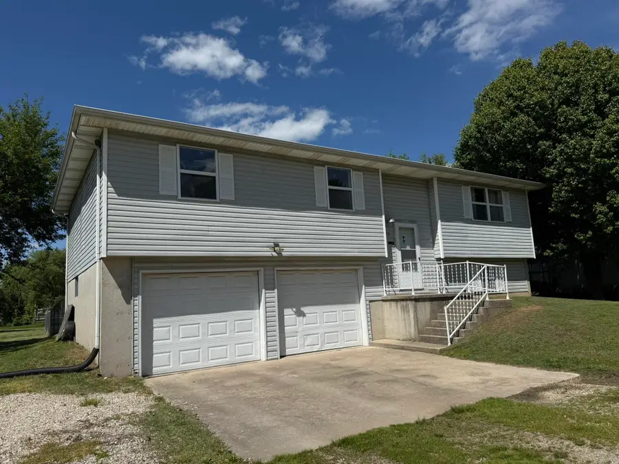 275 E 3rd Street, Marshfield, MO 65706 - #2