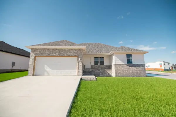 1371 E Macon Street, Republic, MO 65738