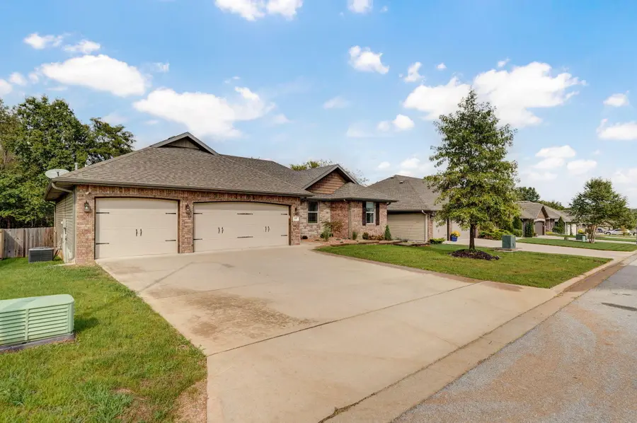 833 E Grouse Road, Nixa, MO 65714 - #2