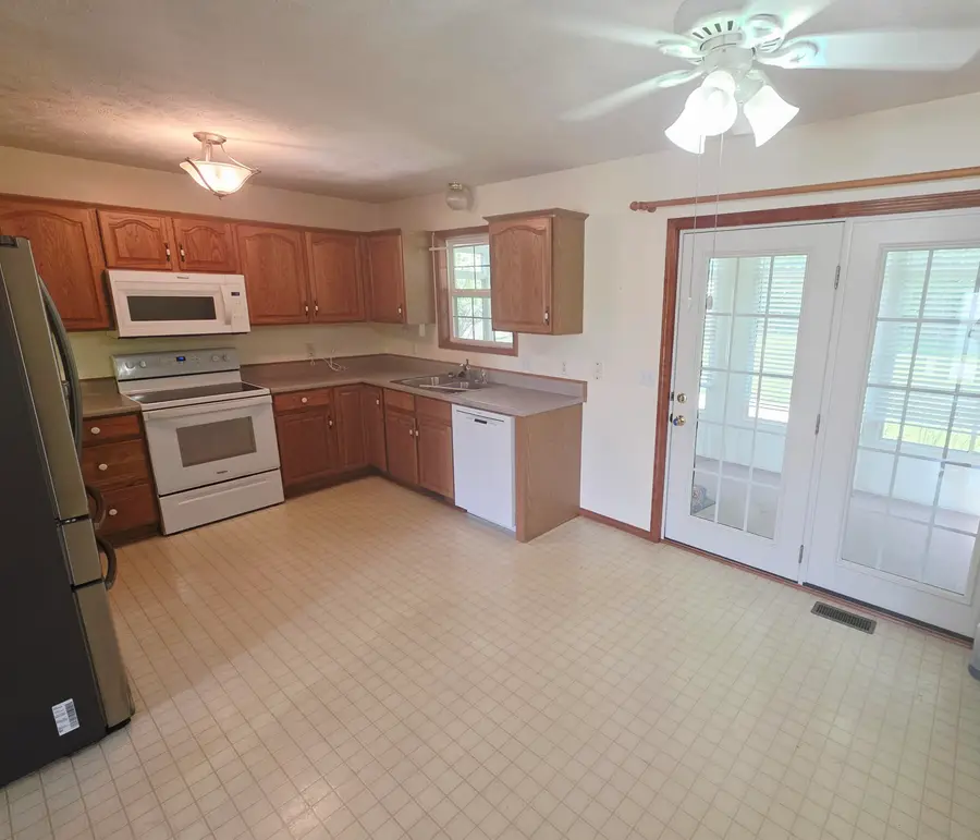 438 S Lulwood Avenue, Springfield, MO 65802 - #3