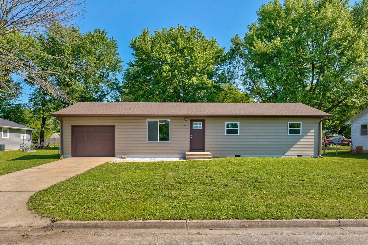 321 W Cofield Street, Aurora, MO 65605 - #1