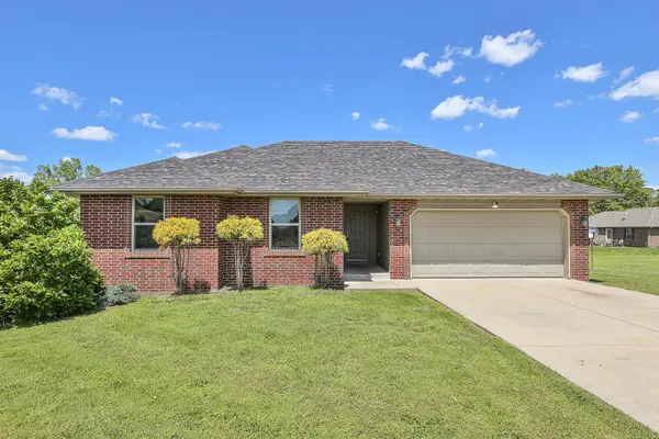 411 S Denver Place, Bolivar, MO 65613