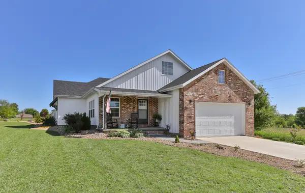1245 E Keeling Place, Bolivar, MO 65613