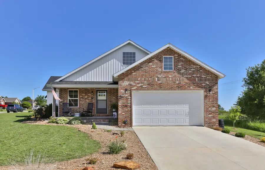 1245 E Keeling Place, Bolivar, MO 65613 - #2