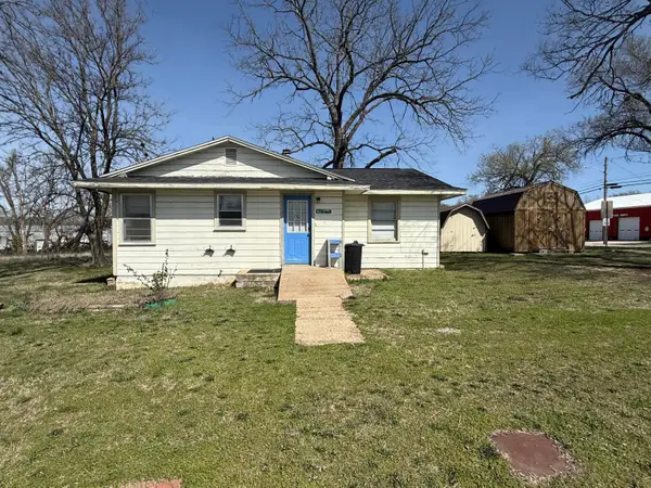 102 W Main Avenue, Ava, MO 65608